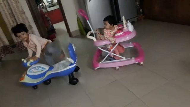 Kids playing their bike and walker смотреть онлайн