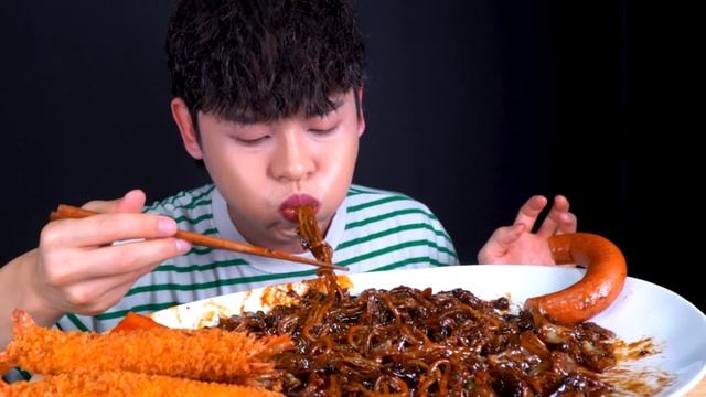 ASMR 곱곱배기 쟁반짜장면과 바삭만두 대왕킬바사 대왕새우튀김 양념멘보샤 먹방~! Black Bean Noodles With Kielbasa Sausage Spam MuKBang