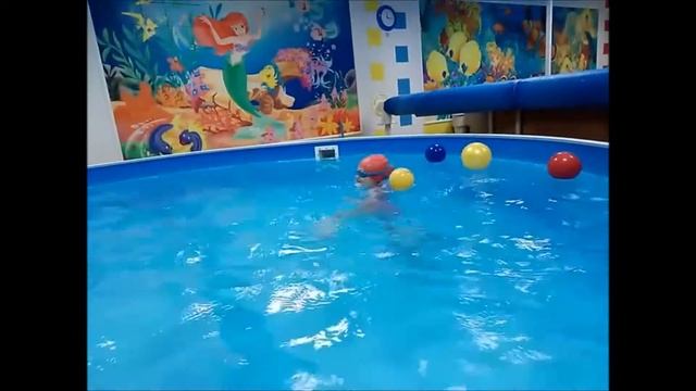 ВЛОГ ДЕТСКИЙ БАССЕЙН ПРЫГАЕМ В ВОДУ ИГРАЕМ В МЯЧИКИ VLOG CHILDREN'S POOL смотреть онлайн