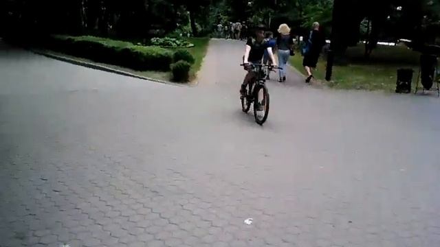 ИГРАЙ ГАРМОНЬ ДУШЕВНАЯ! Я играю на гармошке у прохожих на виду. смотреть онлайн