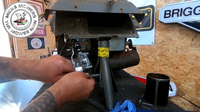 Honda Pro Gearbox repair. Kaaz Lawnflight #micksmowers #honda #gxv160 смотреть онлайн