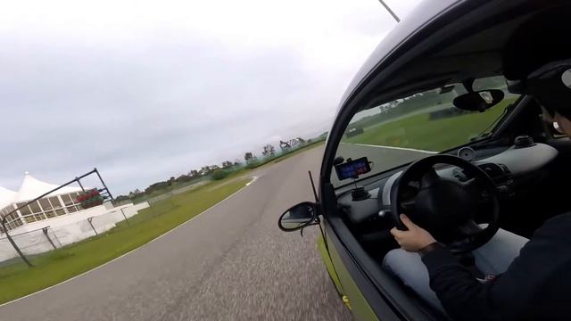 Green Monster - Smart Fortwo CDI - V Trackday Auto KIRO 2016 - Part 1 смотреть онлайн