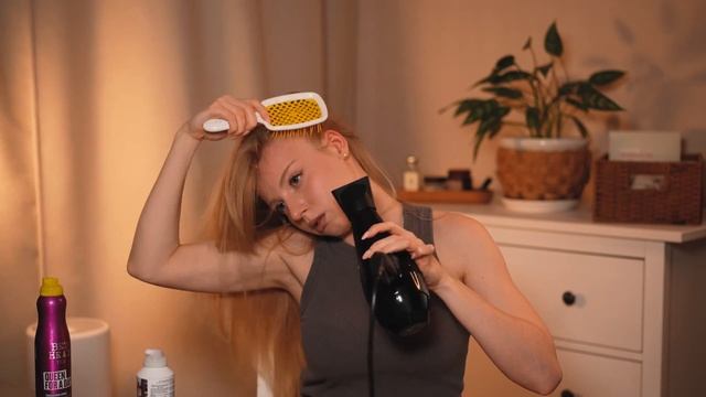 Как создать ПРИКОРНЕВОЙ ОБЪЕМ феном и расческой? СЕКРЕТНАЯ техника стойкости объемных укладок смотреть онлайн