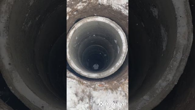 Установка колец в шахту колодца выкопана на 10 колец ,вода пошла все хорошо но нужно закапать еще 6 смотреть онлайн
