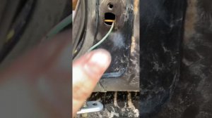 ￼ Сигнализация Tomahawk 9010  показывает на пульте открытый замок одно из решений