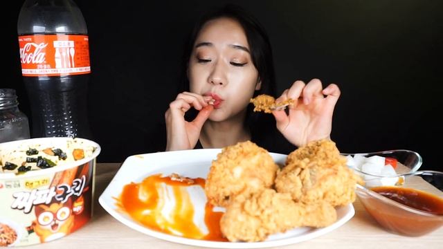 SUB) BBQ황금올리브치킨 + 짜파구리 먹방 ASMR CHICHEN JJAPAGGURI REALSOUNDS MUKBANG チキン ไก่ทอด gà rán смотреть онлайн