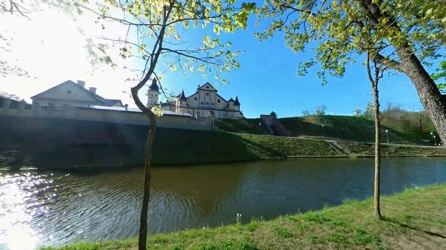 Беларусь Несвижский замок Прогулка вокруг смотреть онлайн