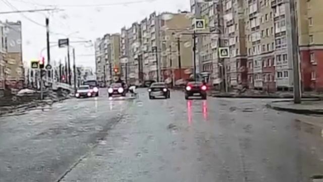 Момент велоДТП в Новом городе смотреть онлайн