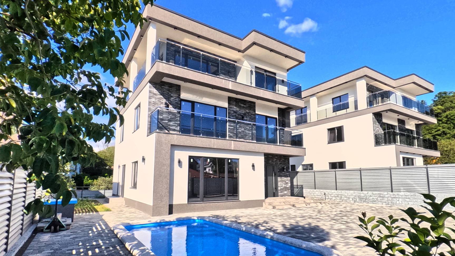 Идеально для жизни в Сочи! Большой дом с бассейном и видом на море в Сириусе | КП FOREST (ФОРЕСТ) смотреть онлайн