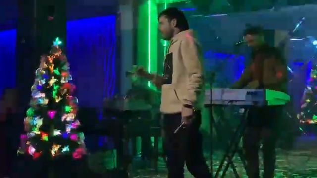 комил живой голос 2024