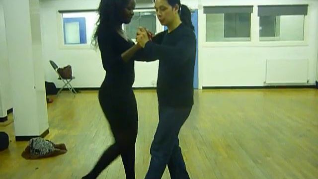 Learn In 30 Second! Basic Salsa Dance Steps For Beginners! смотреть онлайн