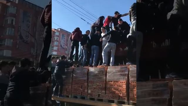 Дагестан ликует после победы Нурмагомедова над Конором смотреть онлайн