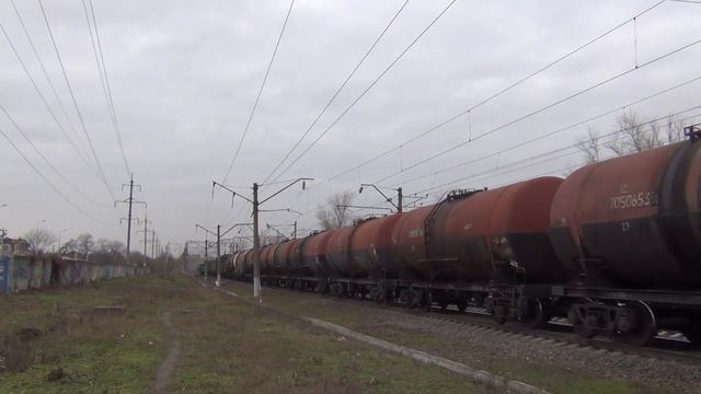 Электровоз ВЛ80С-2734/2696 с грузовым поездом смотреть онлайн