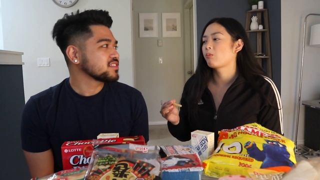 Childhood Asian Snacks | White Rabbit Candy Unboxing смотреть онлайн