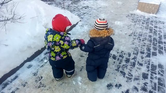 С Женькой за ручку!)) Алесе 1.10 смотреть онлайн