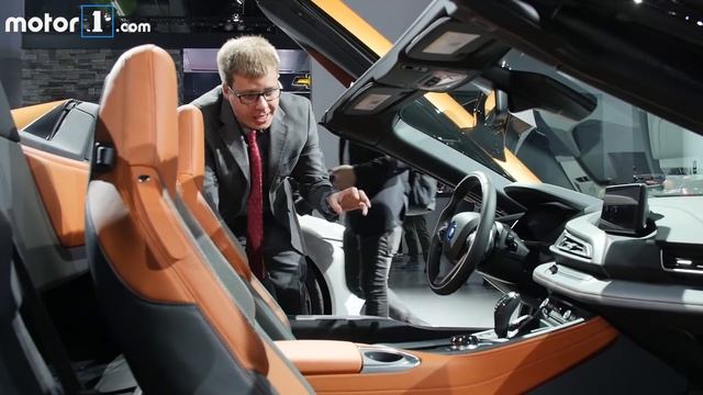 2018 BMW i8 Roadster Debuts at the 2017 LA Auto Show смотреть онлайн