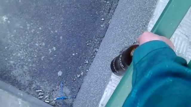 с какой ступеньки разобьется бутылка смотреть онлайн