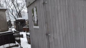 Ломоносов надгробие могила зимой