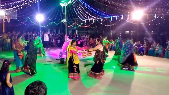 Group garba -- Maadi tara, Mor Bani Thanghat Kare, Kesariyo Rang,Maro Sona No Ghadulo Re garba смотреть онлайн