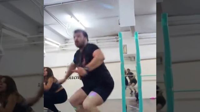 Techno -DJ. Electronic Gogo Dancers. Tremors Botnek