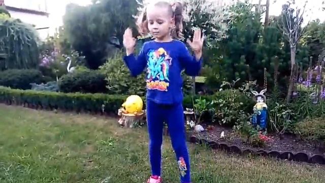 . Варя Музыченко. Танец робота смотреть онлайн