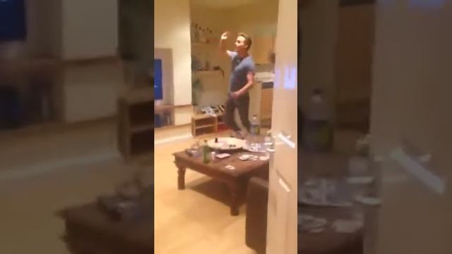 Jake's drunken rendition of Frozen's, Let it Go - Idina Menzel смотреть онлайн