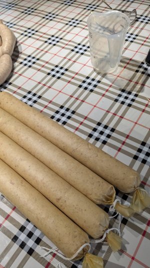 Домашняя колбаса в коллагеновой оболочке.