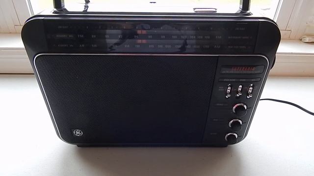 Vintage General Electric GE Superadio AM/FM Long Range 7-2887A смотреть онлайн