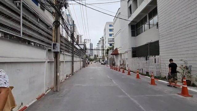 Bangkok Sukhumvit Soi 23 🇹🇭 Thailand 4K Soi Cowboy and Quiet Residential street смотреть онлайн