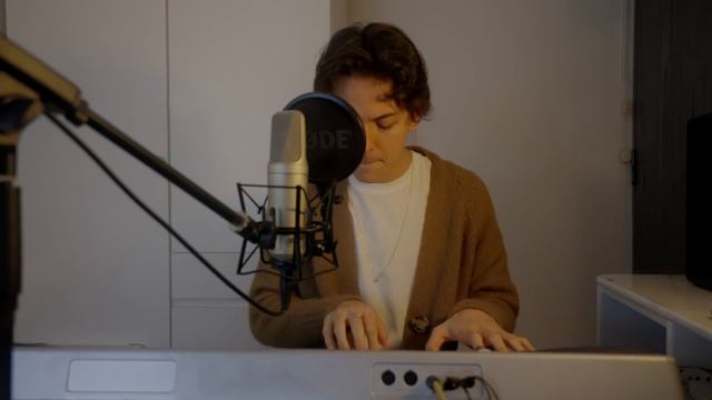 Taylor Swift - cardigan (José Audisio Cover) смотреть онлайн