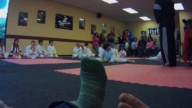 Vicente Mena Recibiendo Premio En Karate.