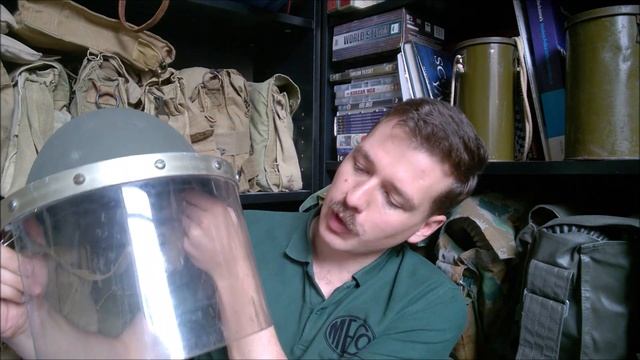 British Mk 4 Anti-Riot Helmet смотреть онлайн