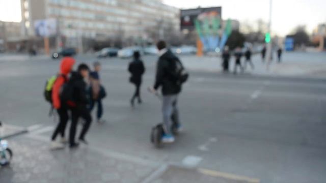 Человек удивил жителей Актау оригинальным средством передвижения смотреть онлайн