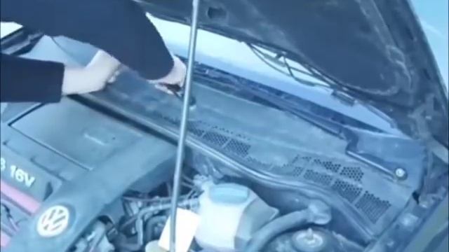 VW Polo 6N1 Cambiar el motor del limpiaparabrisas (ESPAÑOL) смотреть онлайн