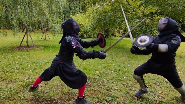 МЕЧ - БАКЛЕР #3 | Упражнения для работы в паре / sword and buckler|exercises for working out in pai смотреть онлайн