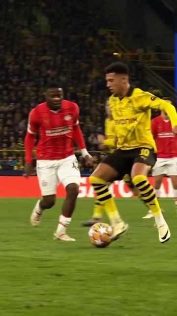 #bvb #borussiadortmund #дортмунд #футбол #обзор #финты #skills #football #shorts #лигачемпионов смотреть онлайн