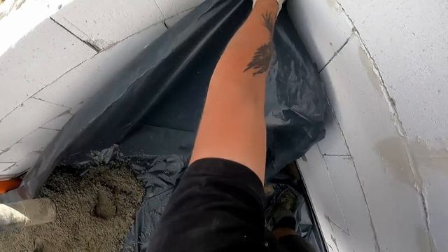 BUDOWA DOMU 35m2 5.9X5.9 Z BALKONEM | CZAS NA CHUDZIAK | BETON B25 | ODC 8 #domza25tysięcy смотреть онлайн