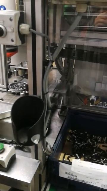 Рабочие на АВТОЗАВОД В ЧЕХИЮ