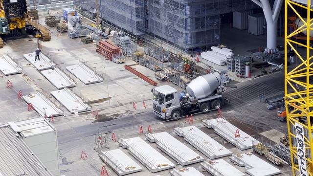 【大阪公立大学 / 森之宮キャンパス】2024/5/29　高所作業車に乗り、奇抜な形の鉄骨にペンキを丁寧に塗って行く！ смотреть онлайн