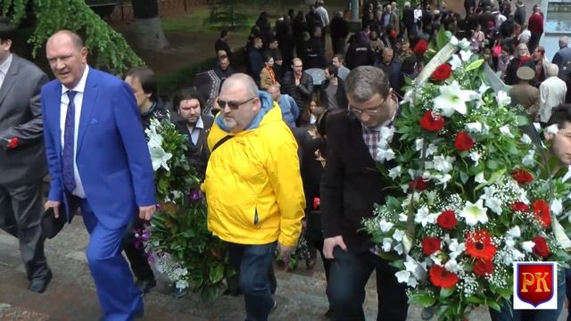 ЦВЕТЫ НА МОГИЛЕ НЕИЗВЕСТНОГО СОЛДАТА смотреть онлайн