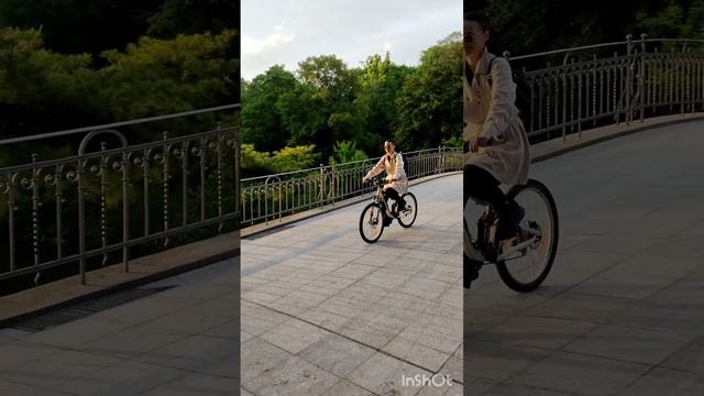 Вечерняя прогулка на велосипеде.