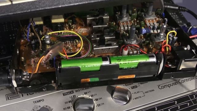BOSS DR-55 DRUM MACHINE - DINSYNC INSTALL смотреть онлайн