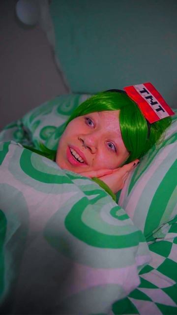 Surviving in the real world Minecraft one day! #funny #minecraft #family смотреть онлайн