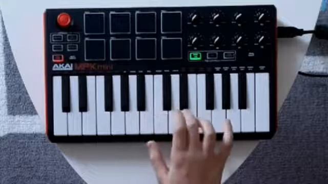 [Noob] My first MPK Mini MK2 cover... смотреть онлайн