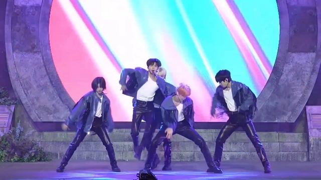 TXT - Back For More (TXT Ver.) 'Dance Stage' [Mirrored] смотреть онлайн