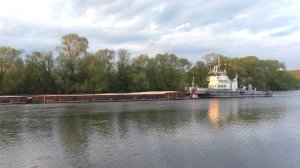 Буксир-толкач РТ-423 (Тип: РТ-300 Проект: 911В) с  груженой баржей 7058  идет вверх по Москва-реке