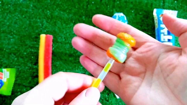 New Unpacking Lollipops and Jelly Bar, Chocolate Bounty / Satisfying video. смотреть онлайн