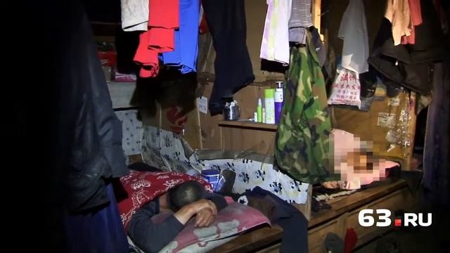 Мигранты из Китая выращивали овощи смотреть онлайн