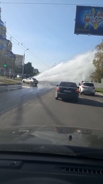 Авто мойка по - Харьковски)) На Блюхера прорвало трубу. смотреть онлайн