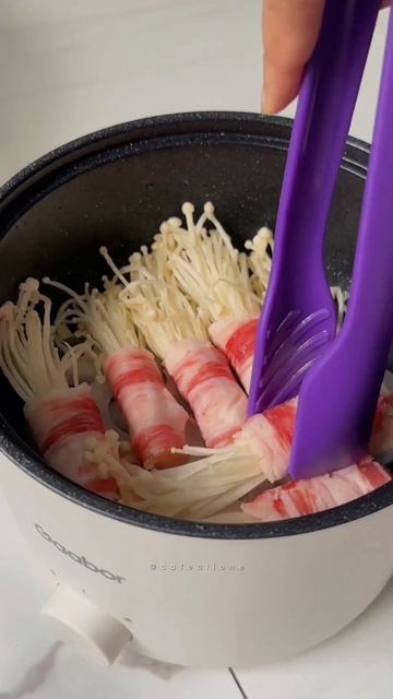 Spicy Beef Enoki Roll #shorts #beefenokiroll #cooking #easyrecipe #fyp